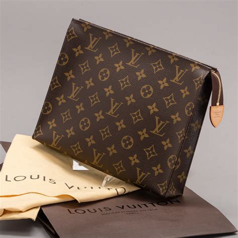 louis vuitton 26 toiletry bag|louis vuitton toiletry pouch 26.